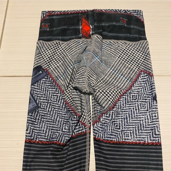 Niyama Sol ENDLESS Leggings Vivienne hounds tooth black white red plaid grey - Picture 5 of 7